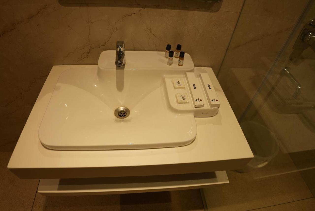 Hotel Ocean Vista Bay Visakhapatnam Zewnętrze zdjęcie